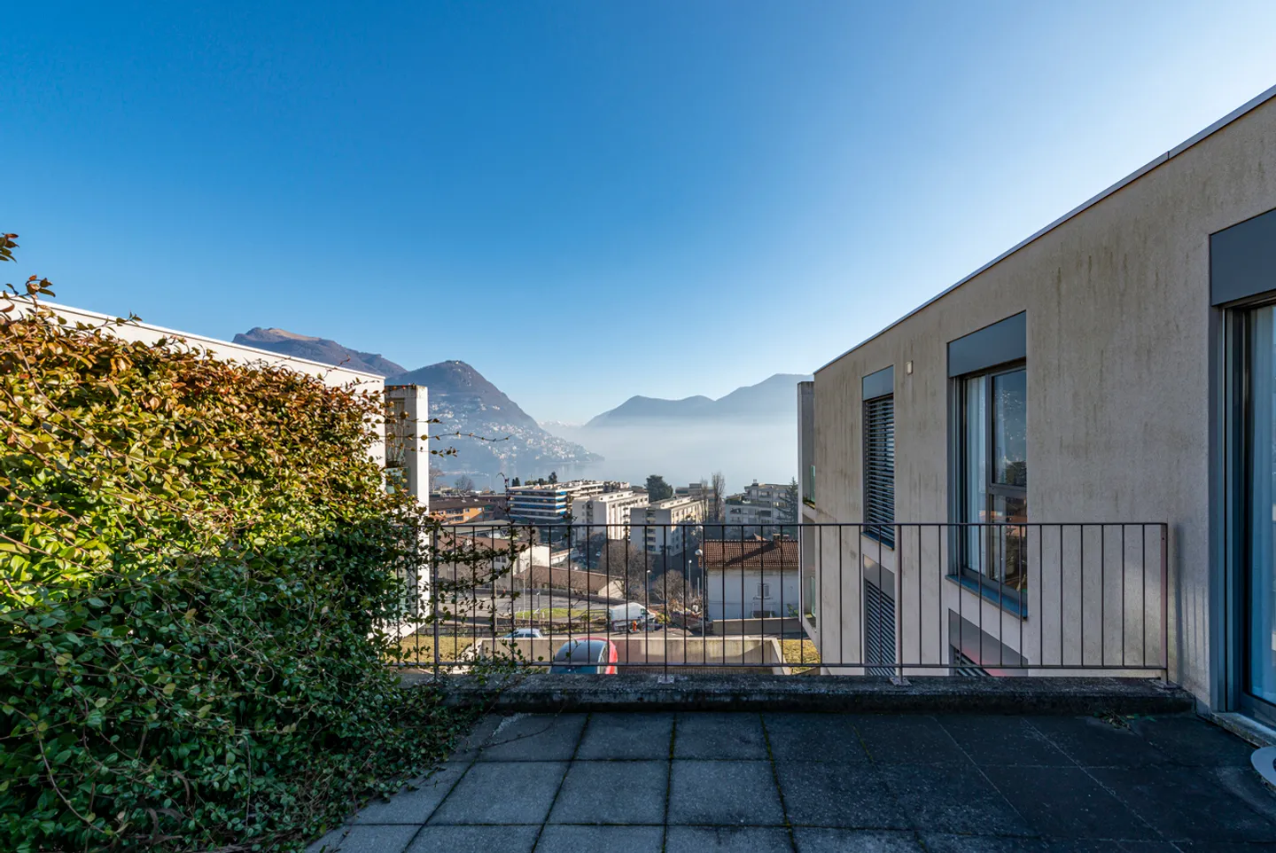 Elegante attico con vista lago - Foto 12 di 13