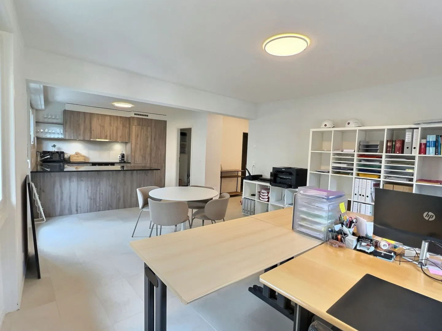 Magnificent 3.5 rooms in the center of the village - Photo 4 of 9