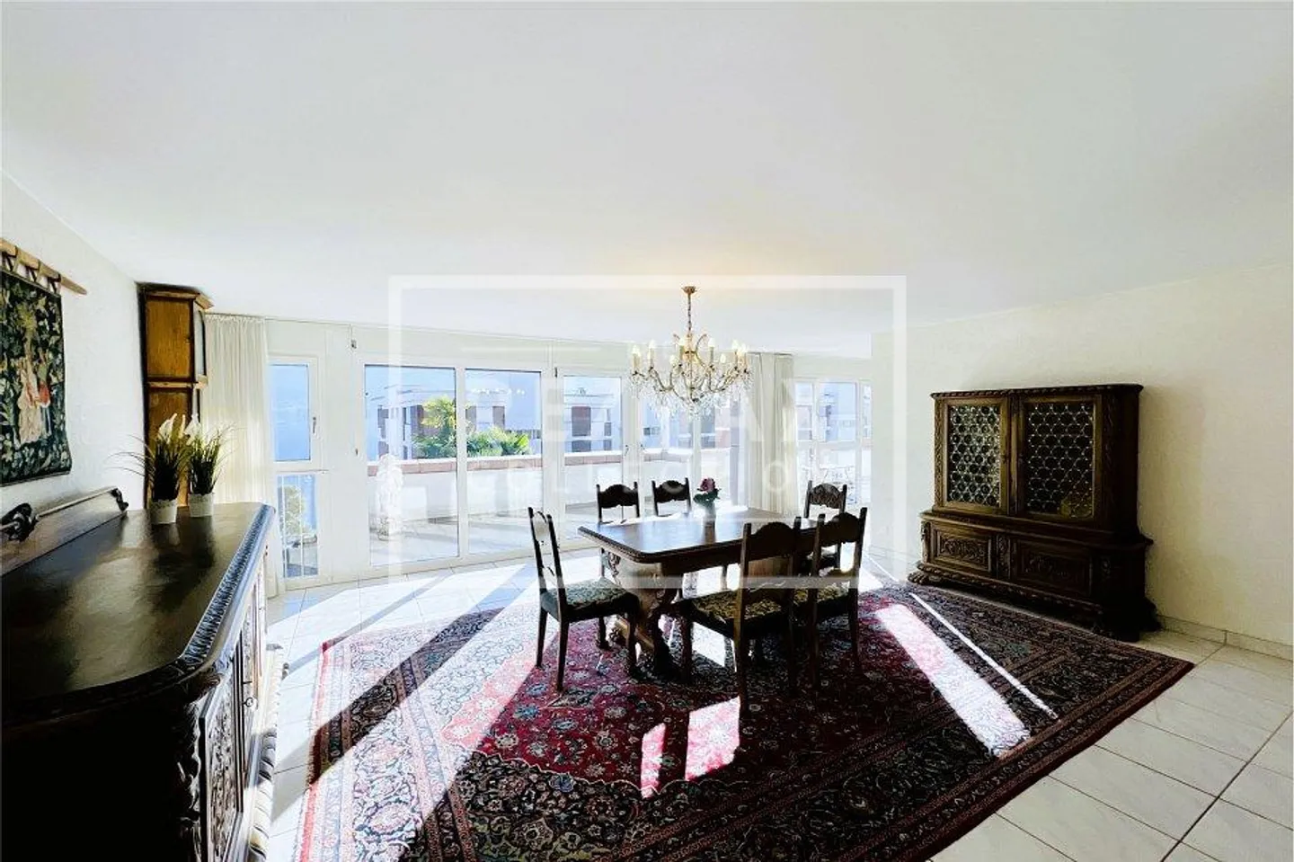 5.5-Room Apartment with Lake View - Photo 5 of 13