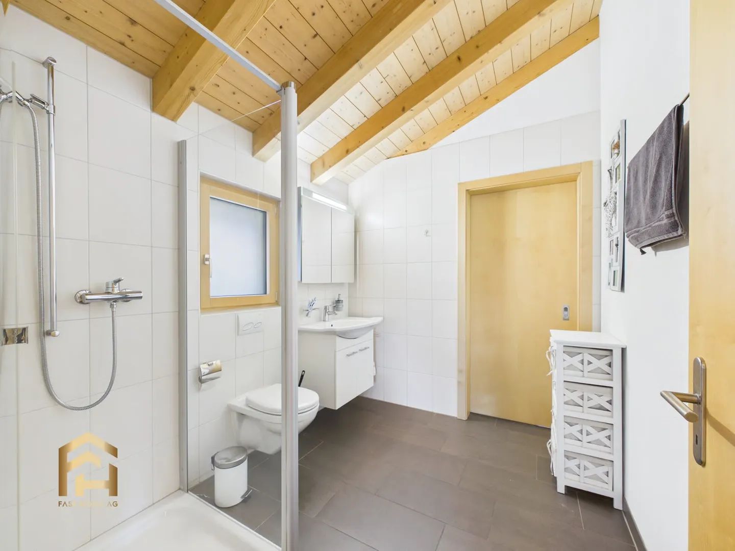 Maison individuelle moderne et lumineuse avec un espace généreux - Photo 7 sur 13