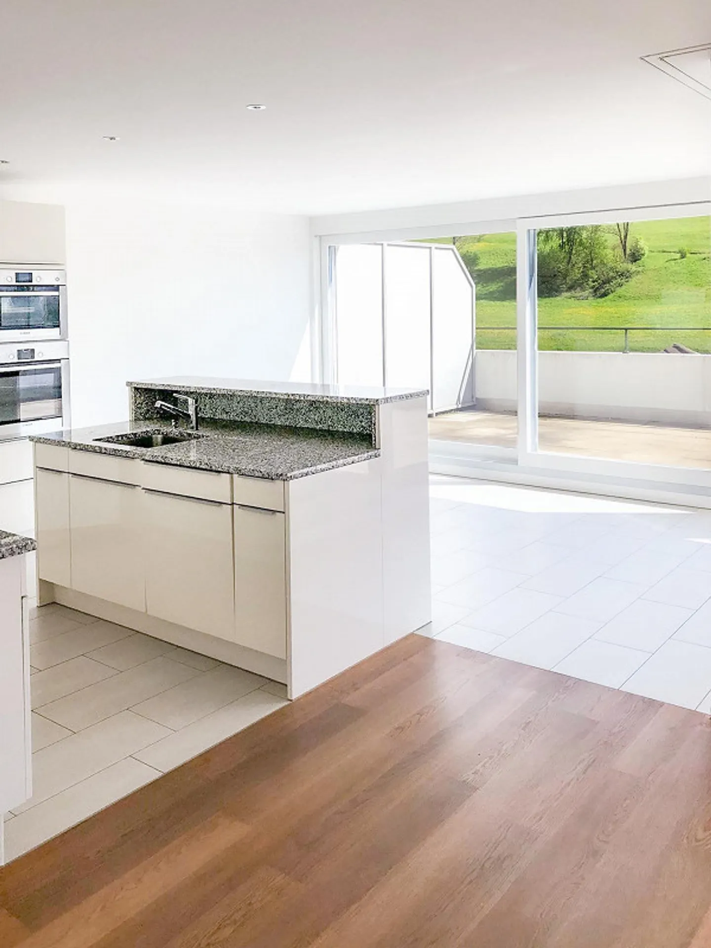 Appartement spacieux de 4,5 pièces baigné de soleil - Photo 1 sur 10