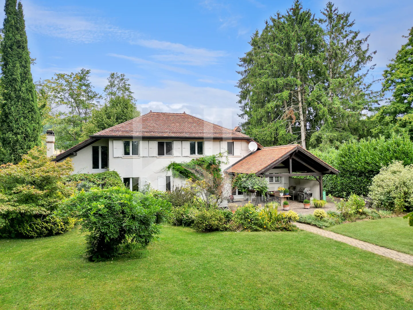 Maison de charme dans un parc arboré de 4'500 m2 - Photo 2 sur 13