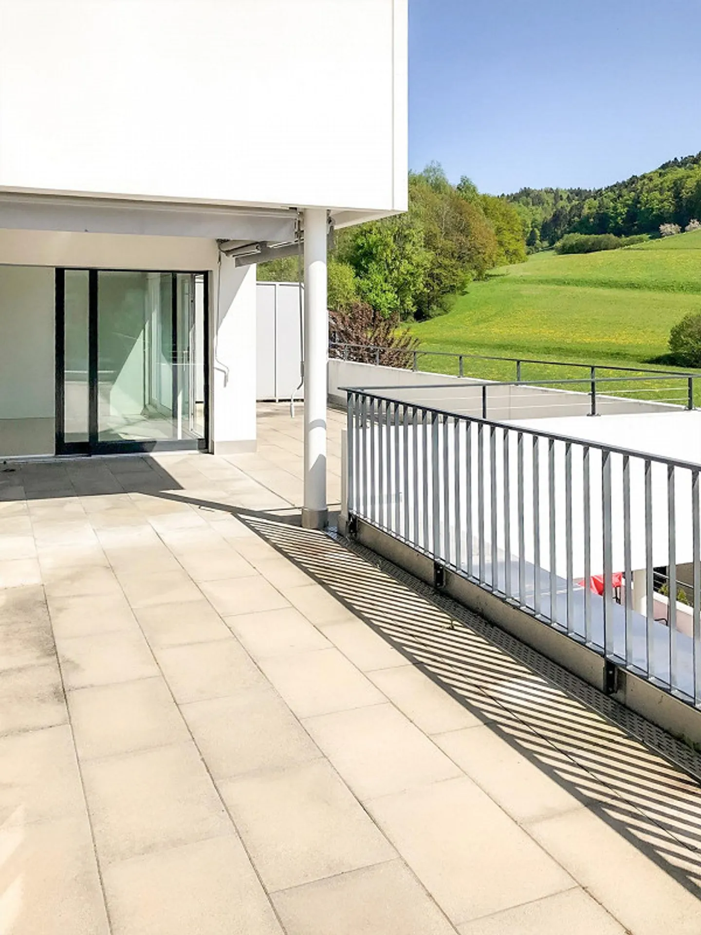 Appartement spacieux de 4,5 pièces baigné de soleil - Photo 5 sur 10