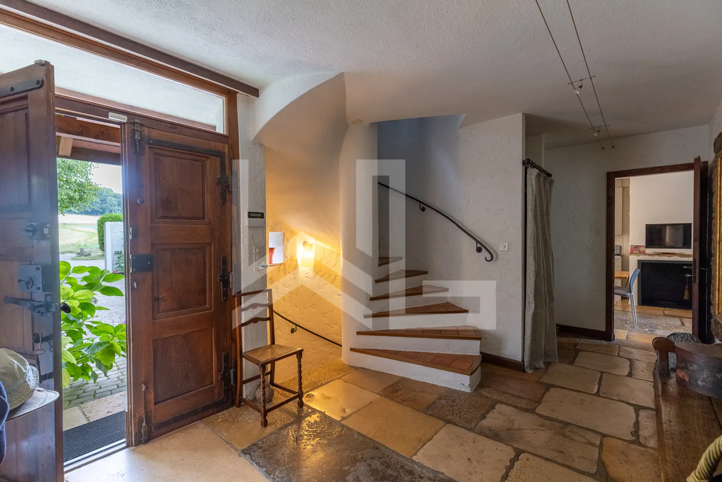 Maison de charme dans un parc arboré de 4'500 m2 - Photo 3 sur 13