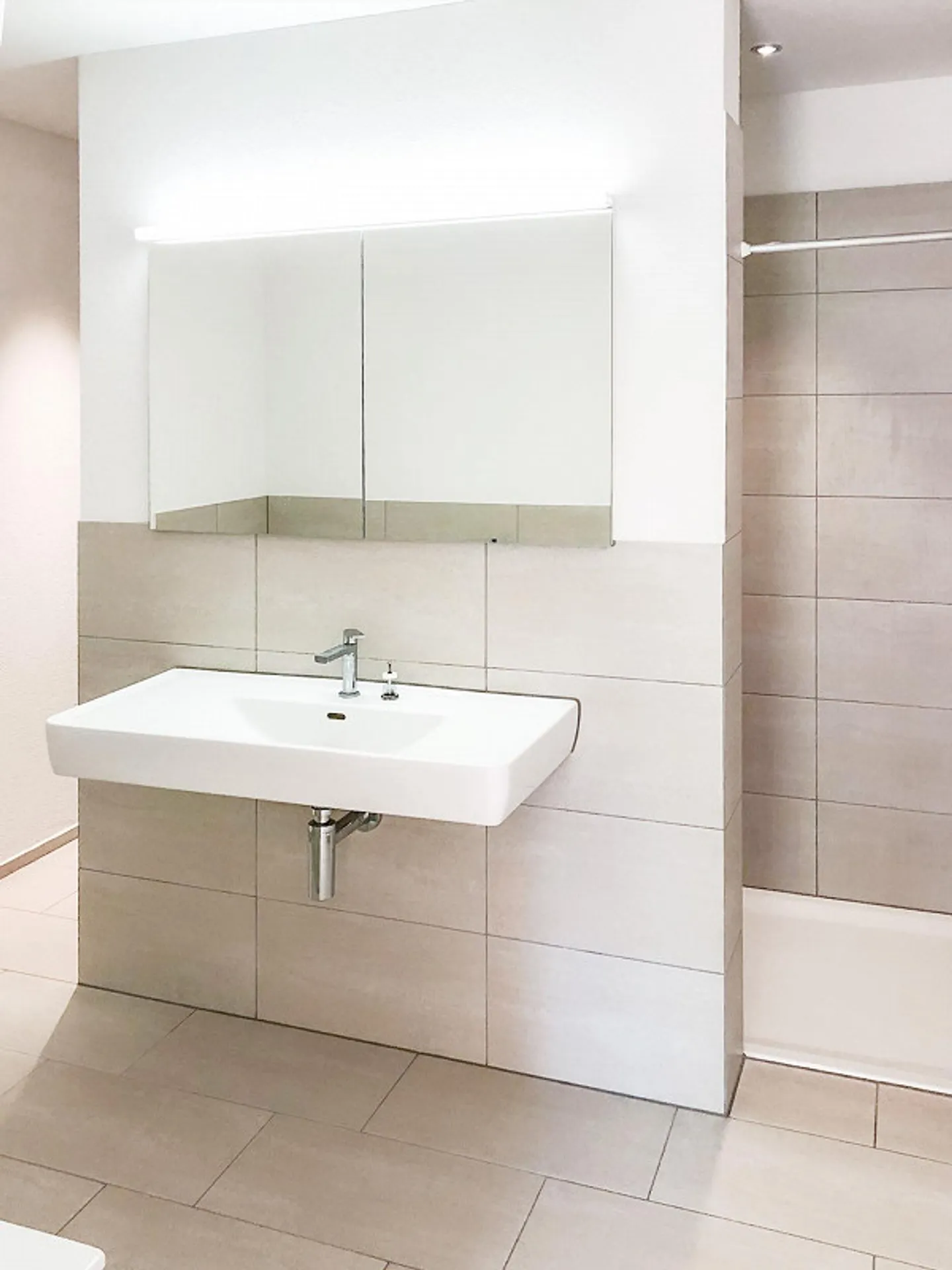 Appartement spacieux de 4,5 pièces baigné de soleil - Photo 8 sur 10