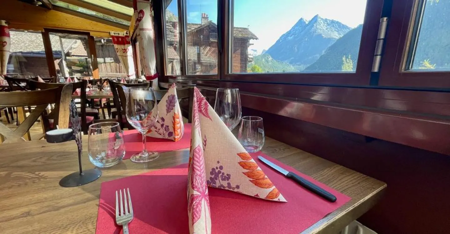 Highly regarded restaurant all year round, with terrace and lawn - Photo 5 of 13