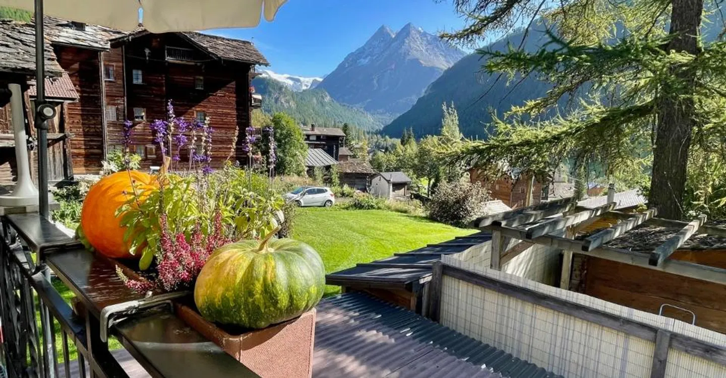 Highly regarded restaurant all year round, with terrace and lawn - Photo 8 of 13