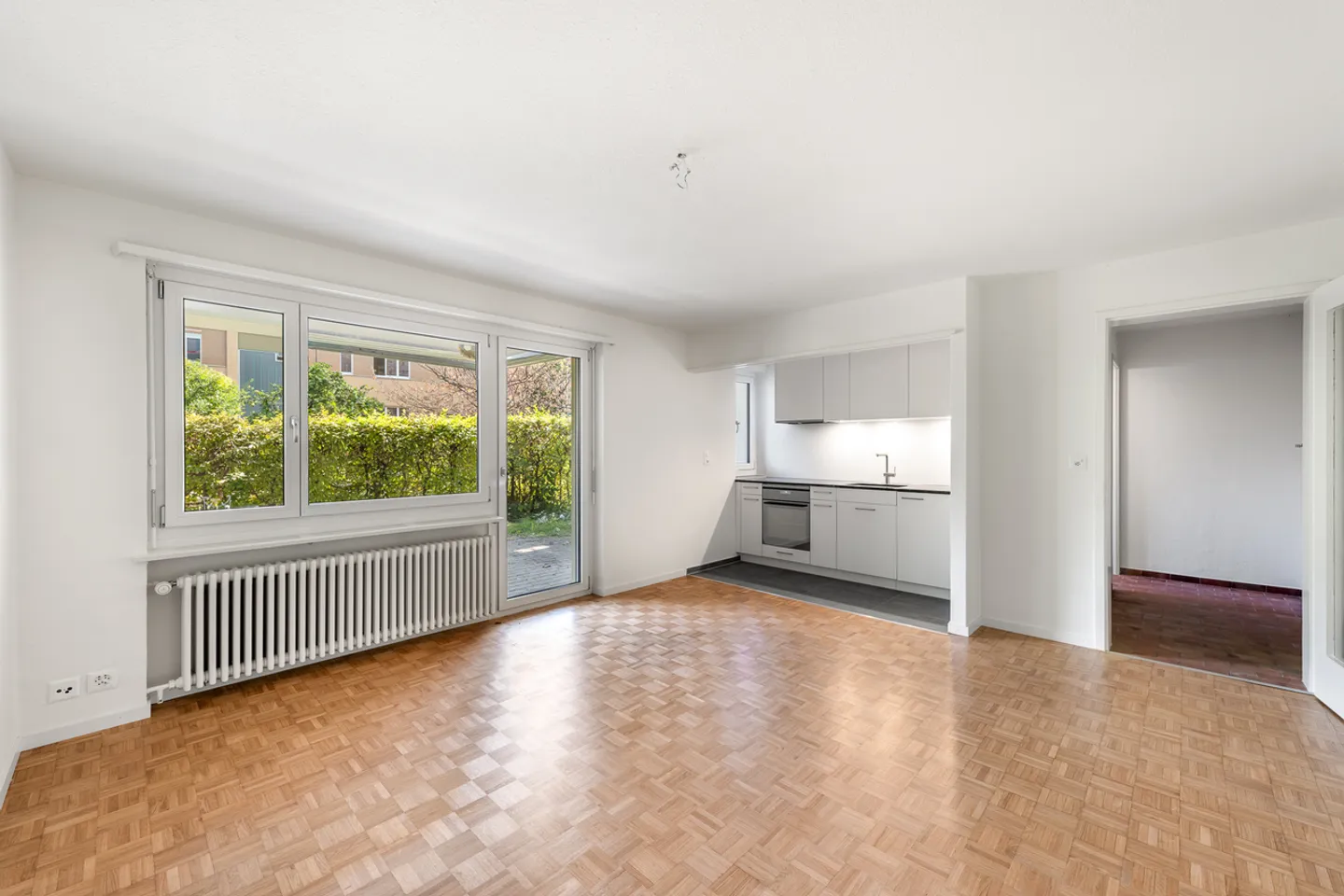 Freshly renovated single apartment in a preferred location! - Photo 1 of 8
