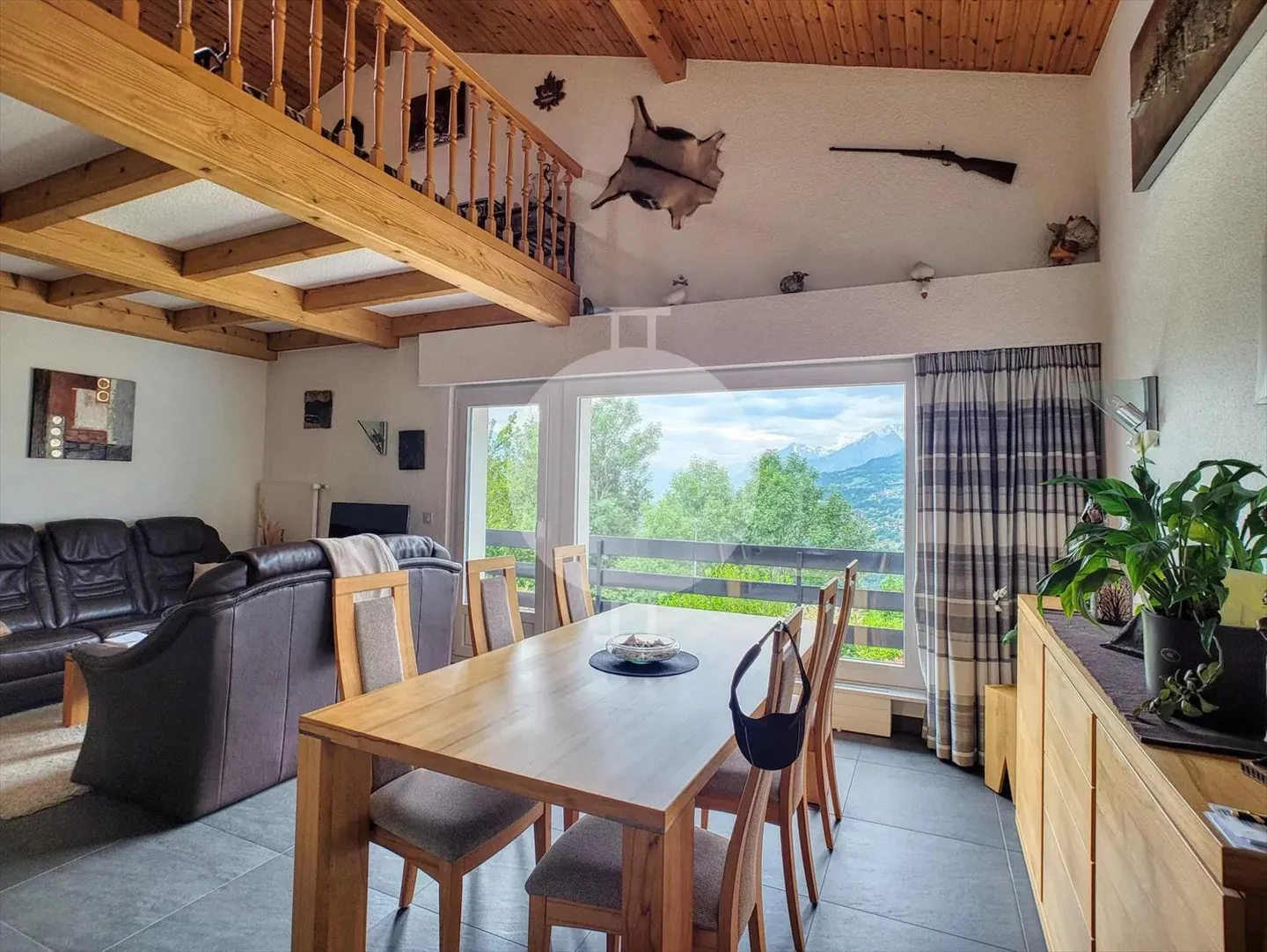 Appartamento duplex in una casa di 2 appartamenti - Foto 2 di 12