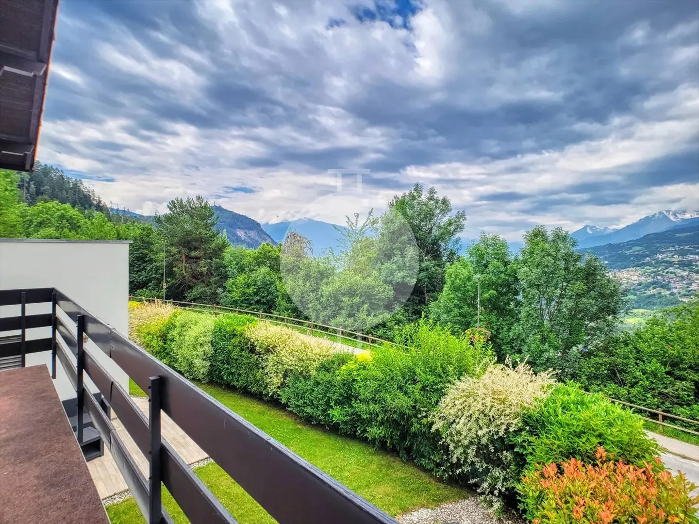 Appartamento duplex in una casa di 2 appartamenti - Foto 3 di 12