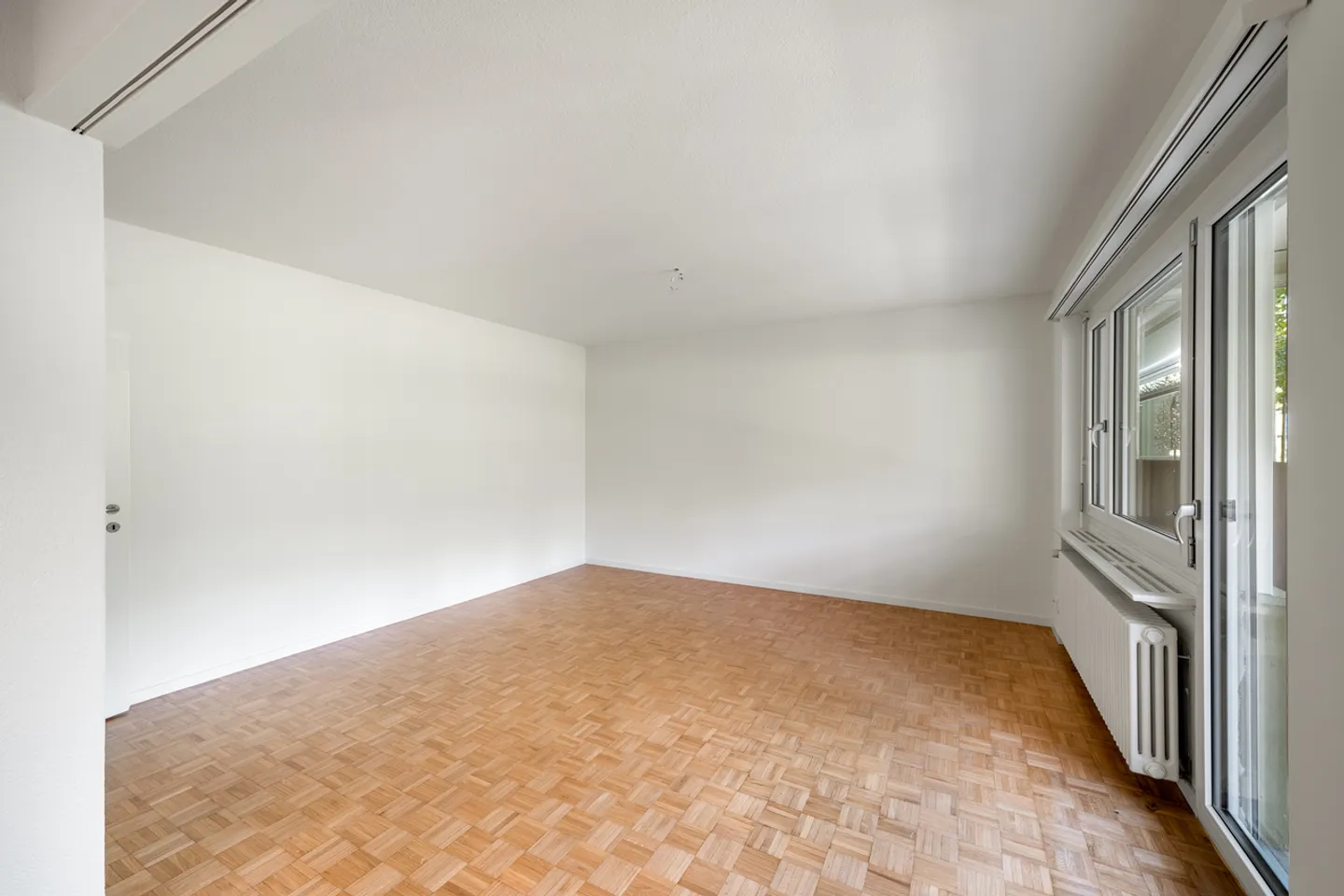 Freshly renovated single apartment in a preferred location! - Photo 5 of 8