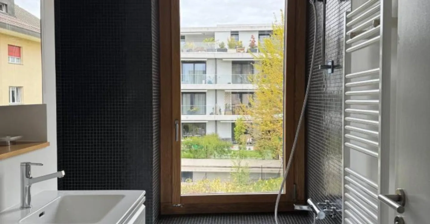 Modern Apartment with Terrace - Photo 9 of 11