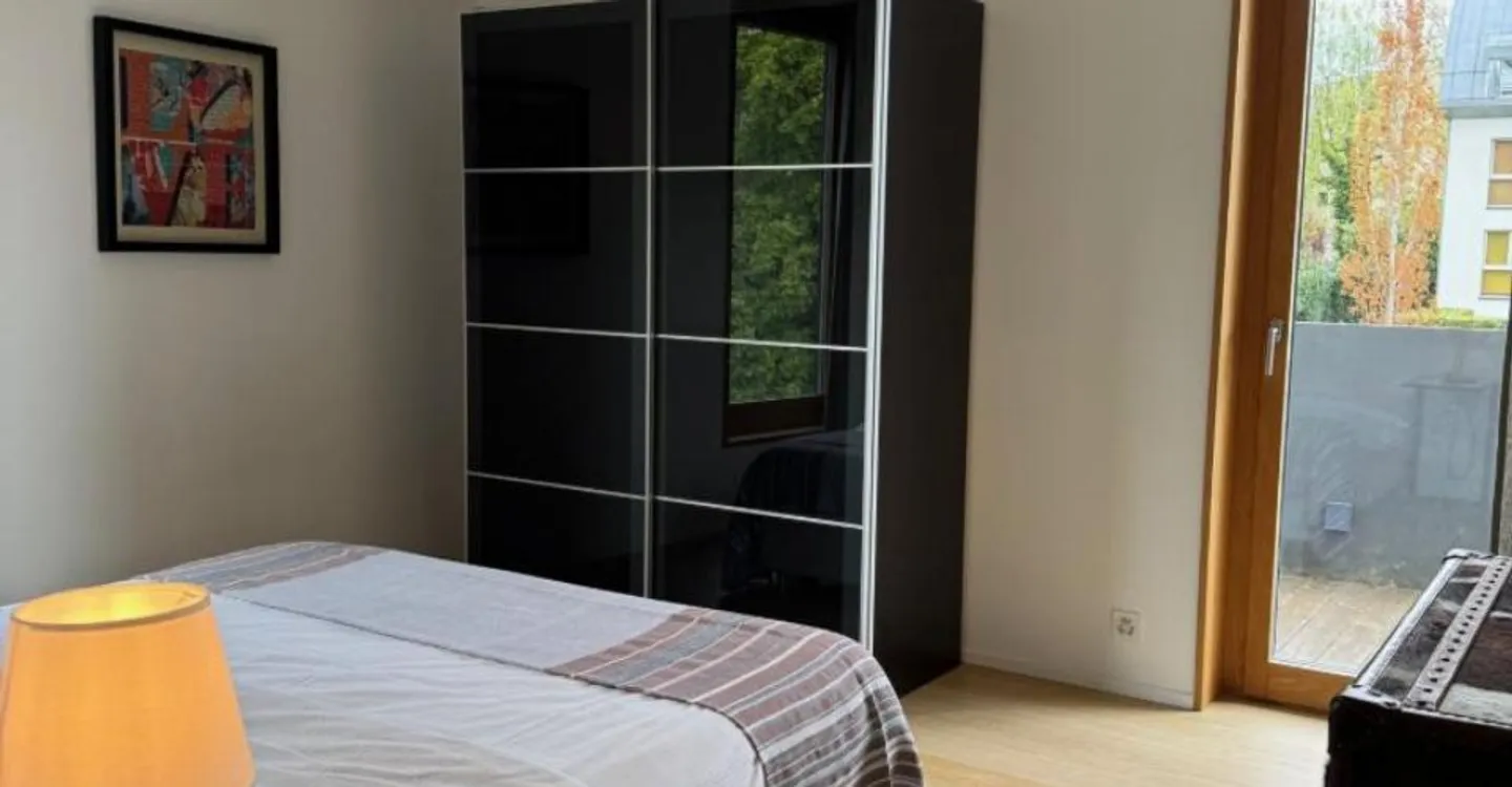 Modern Apartment with Terrace - Photo 10 of 11