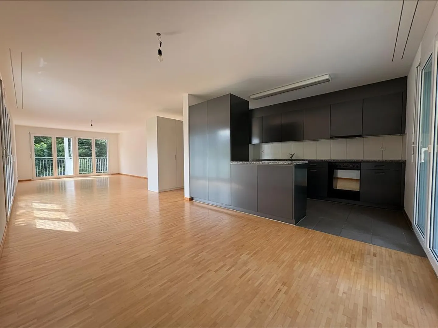 Superbe appartement - 2 salles de bains - 2 balcons - Photo 4 sur 9