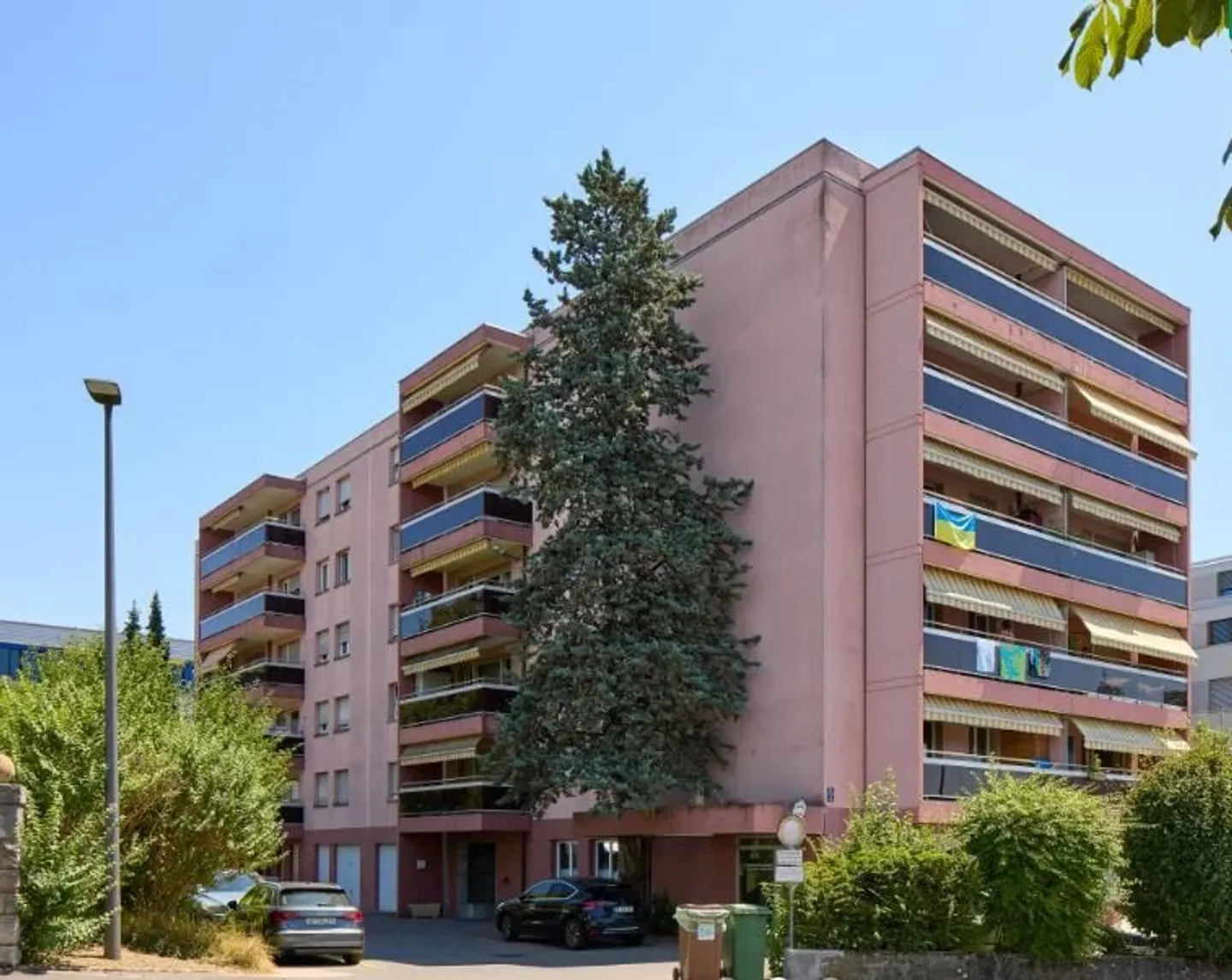 Appartamento di 3,5 locali al 5° piano completamente ristrutturato - Foto 2 di 2