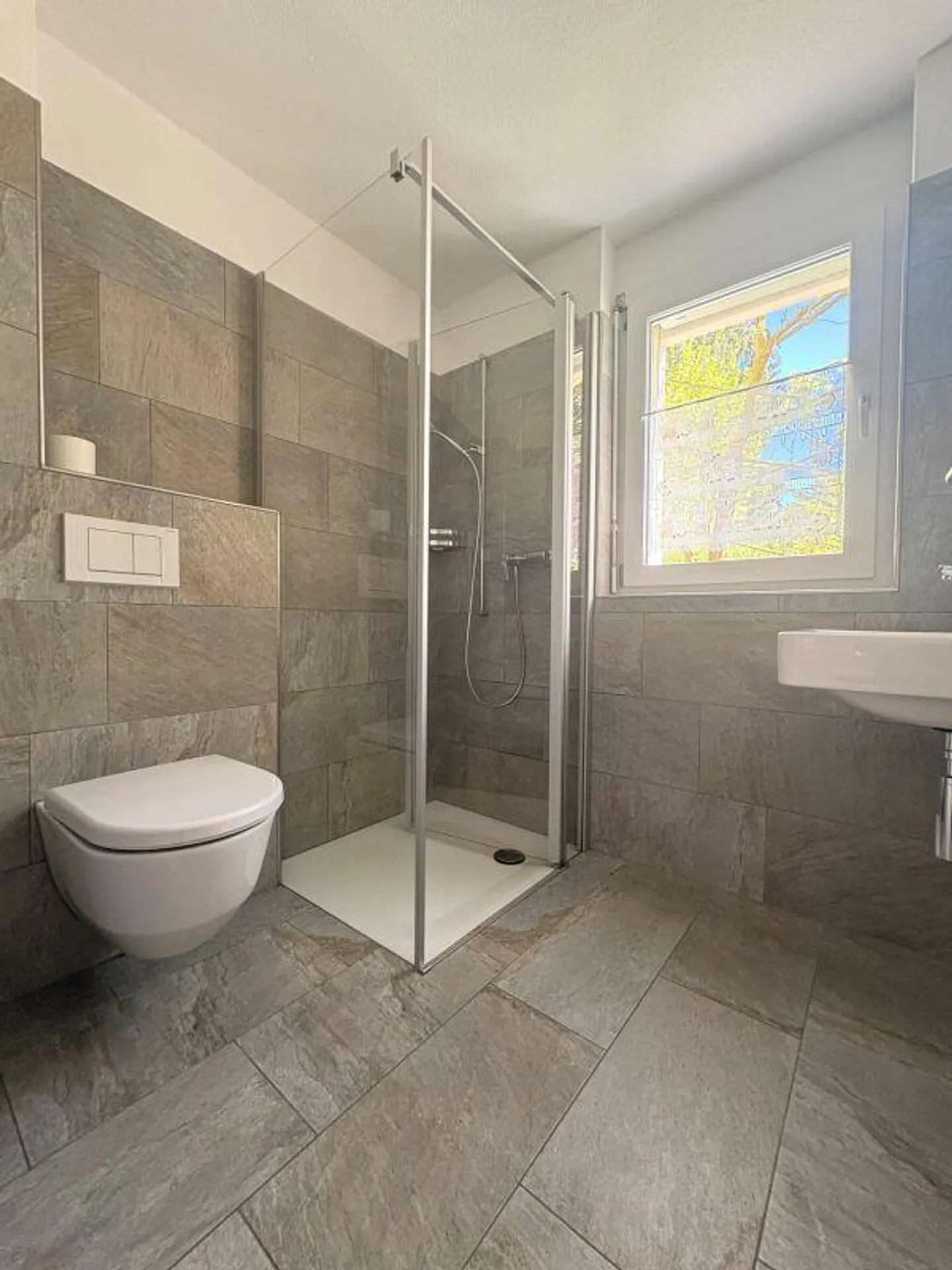 Maison familiale spacieuse avec vue - Photo 3 sur 12