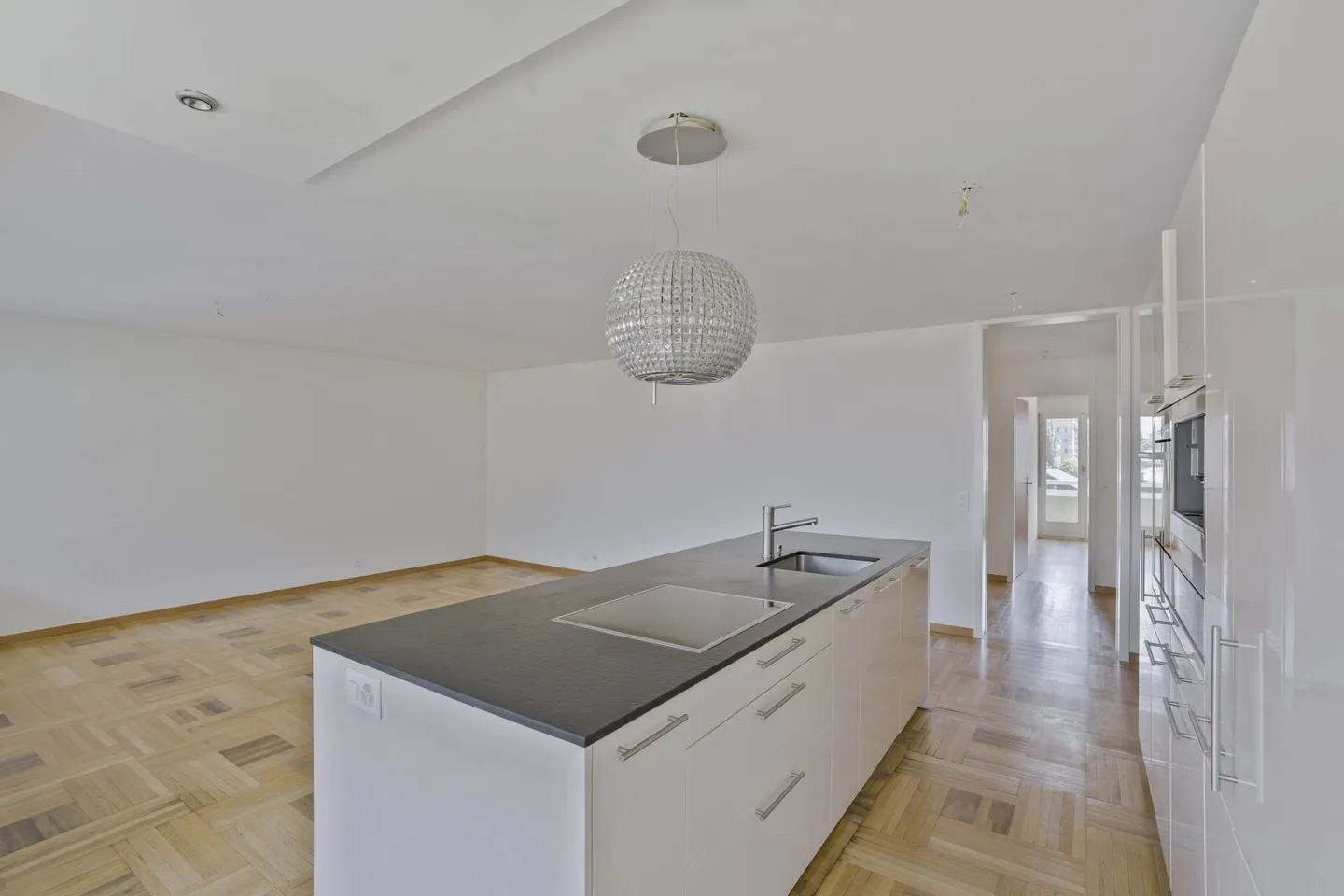 Charmante Wohnung mit sonnigem Ausblick - zentral und ruhig gelegen - Foto 2 von 12