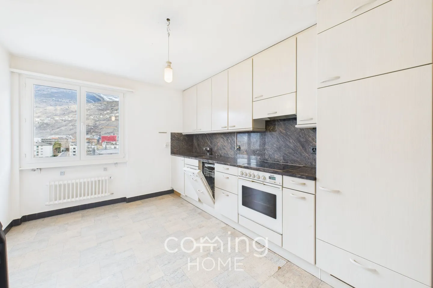 Spacious 4.5-room rental apartment in Visp - quiet, sunny and with mountain view - Photo 1 of 10