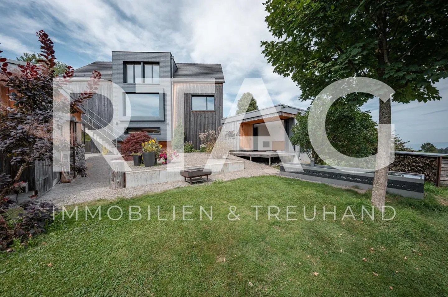 Single-family house with wellness area - Photo 1 of 13