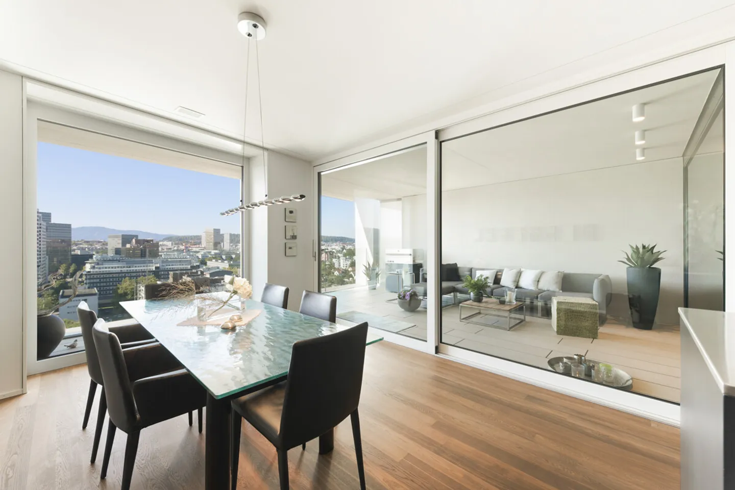 Zürich: Appartamento di design al 14° piano nel 'The Metropolitans' - Foto 3 di 7