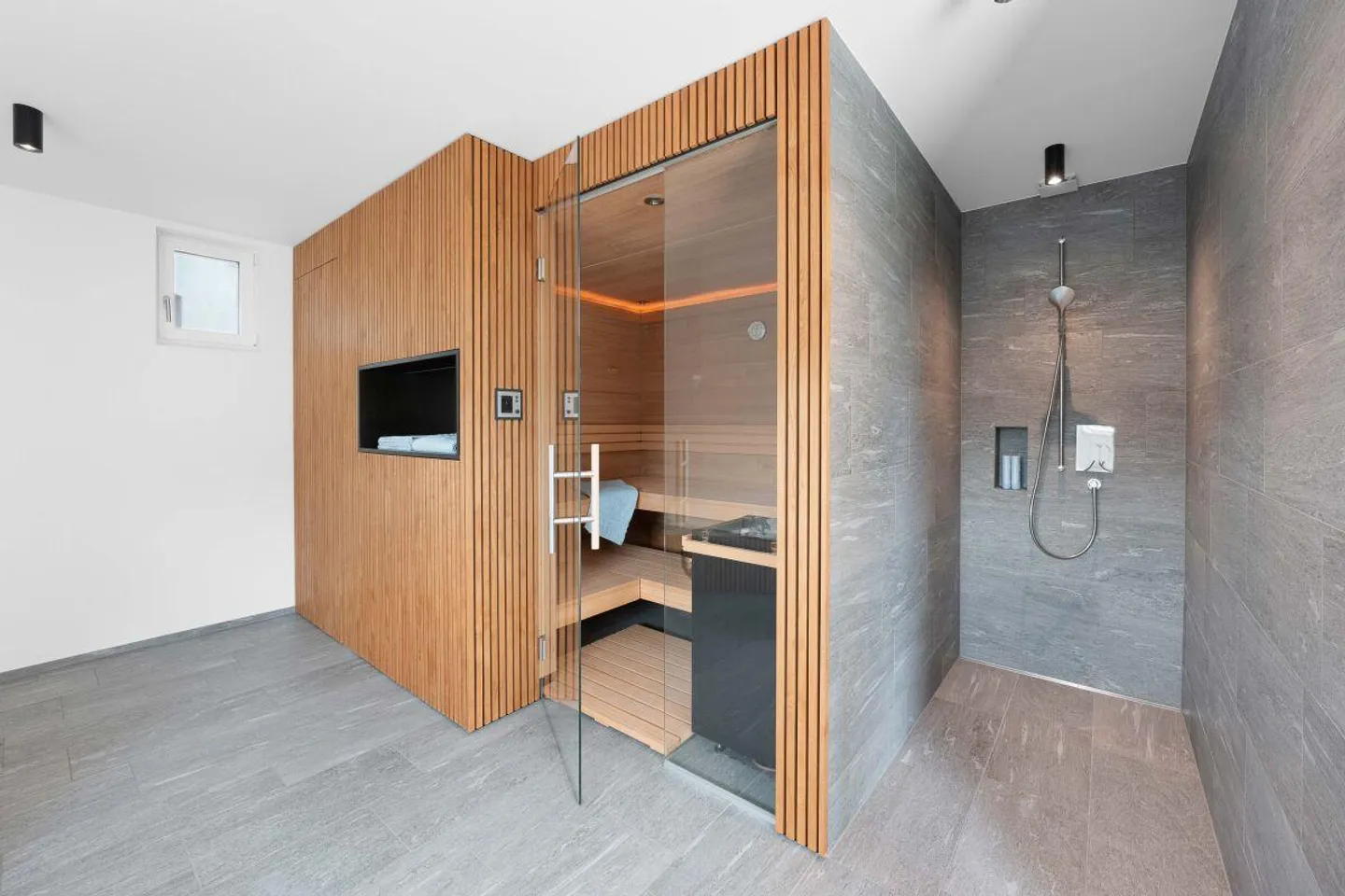 Single-family house with wellness area - Photo 12 of 13