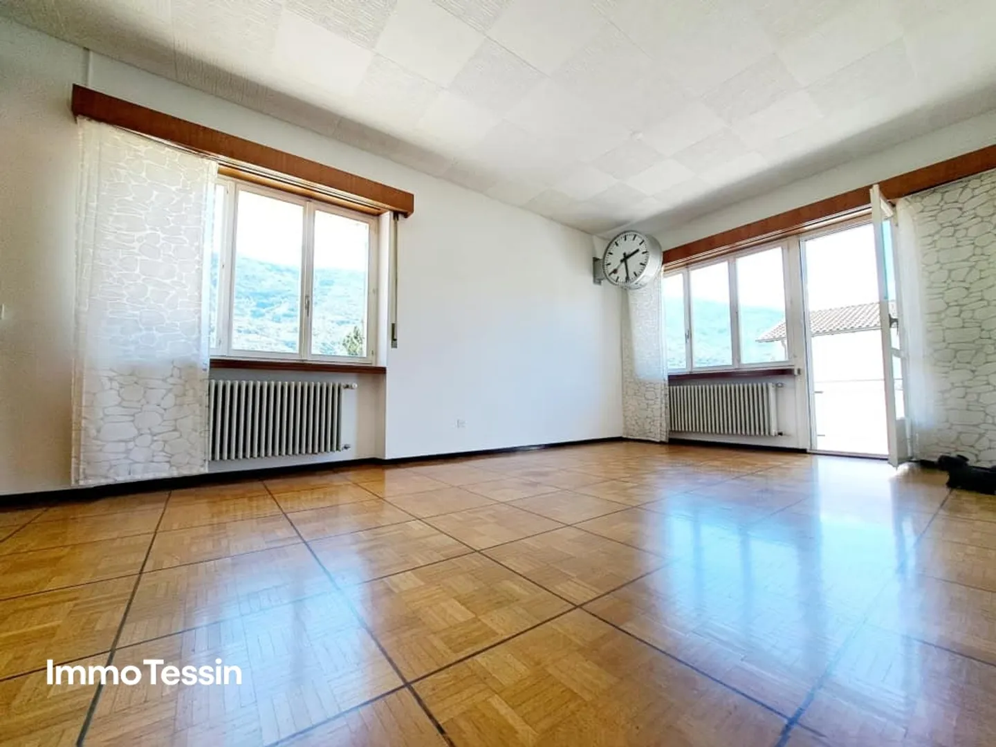 Villa mit Rebberg und riesigem Grundstück von 2200 m2 in Giubiasco - Photo 7 sur 13