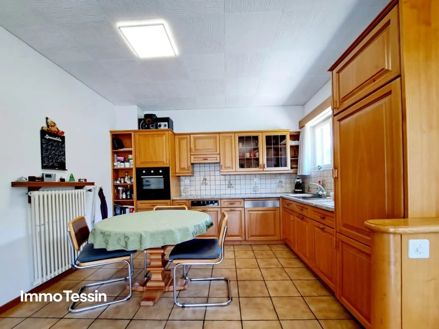 Villa mit Rebberg und riesigem Grundstück von 2200 m2 in Giubiasco - Photo 8 sur 13