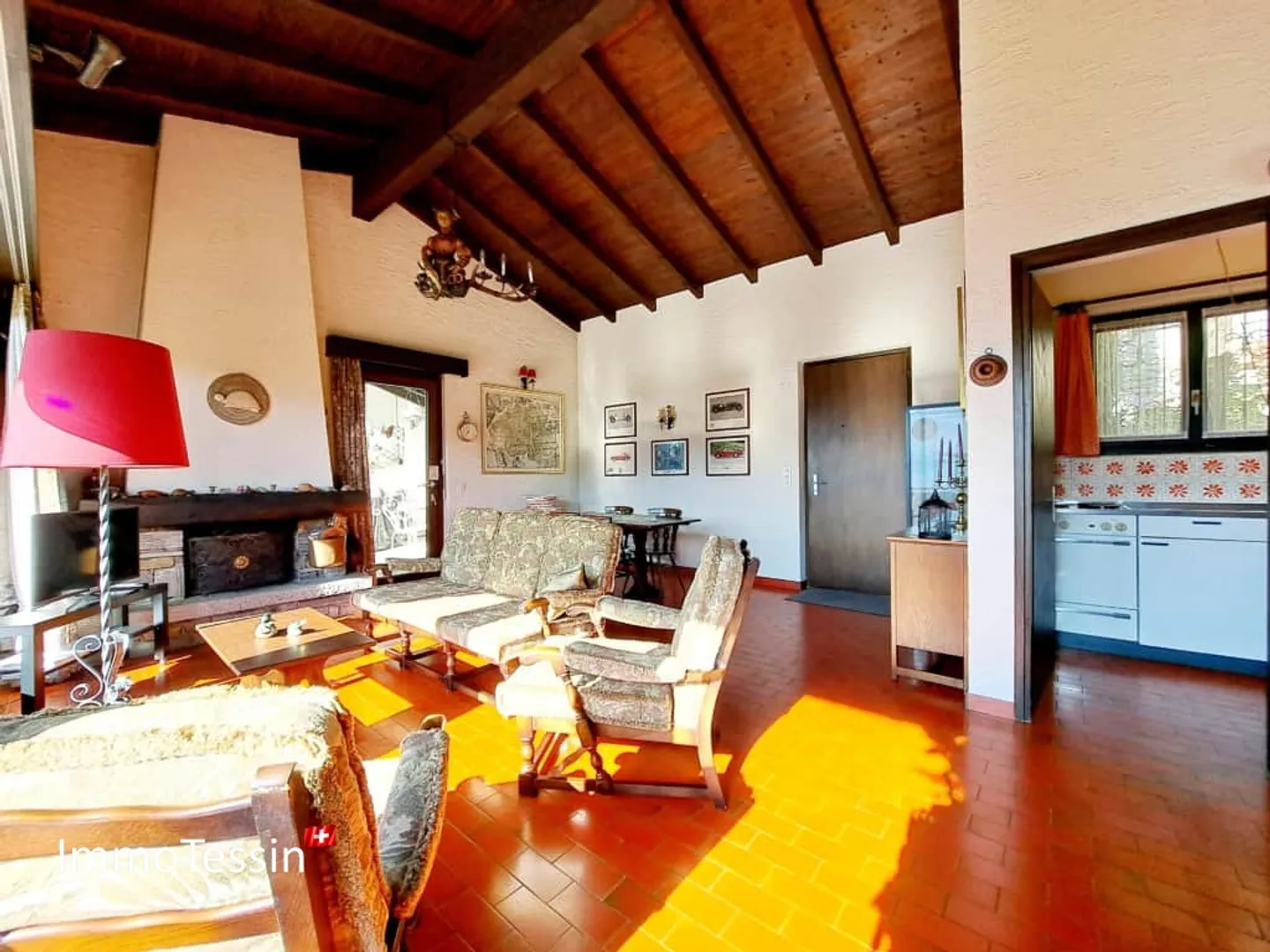 OPPORTUNITÀ: Casa con 2 appartamenti in una posizione desiderabile con vista mozzafiato sul Lago Maggiore - Foto 10 di 13