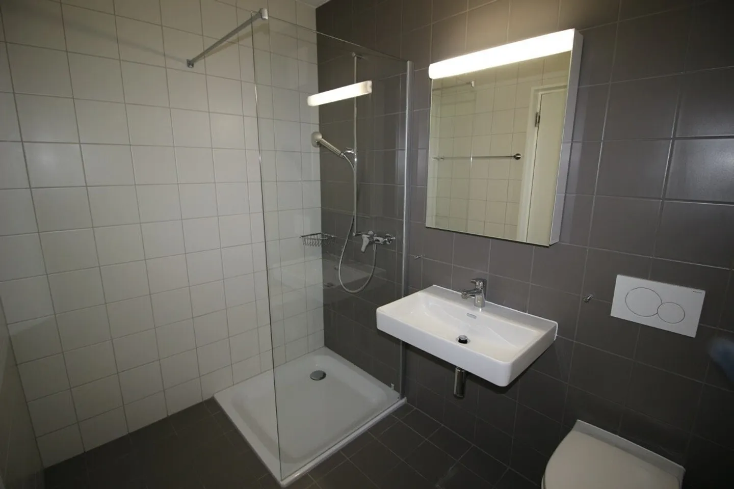 Appartement Charmant en Verdure - Photo 3 sur 8