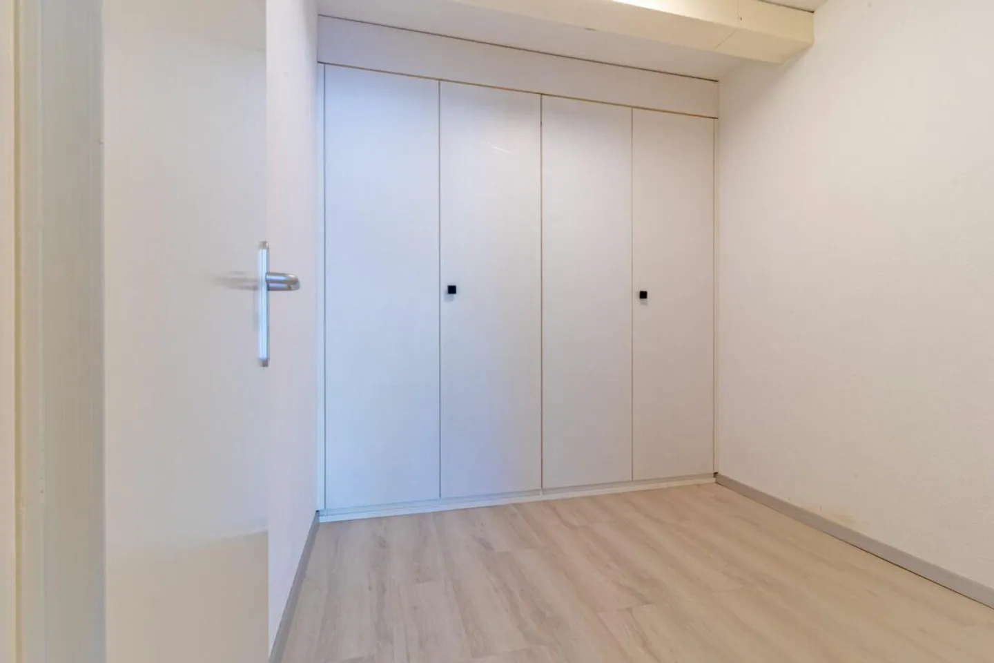 Grosszügige 5.5 Z' Terrassenwohnung mit Garage und Hobbyraum - Foto 12 von 16