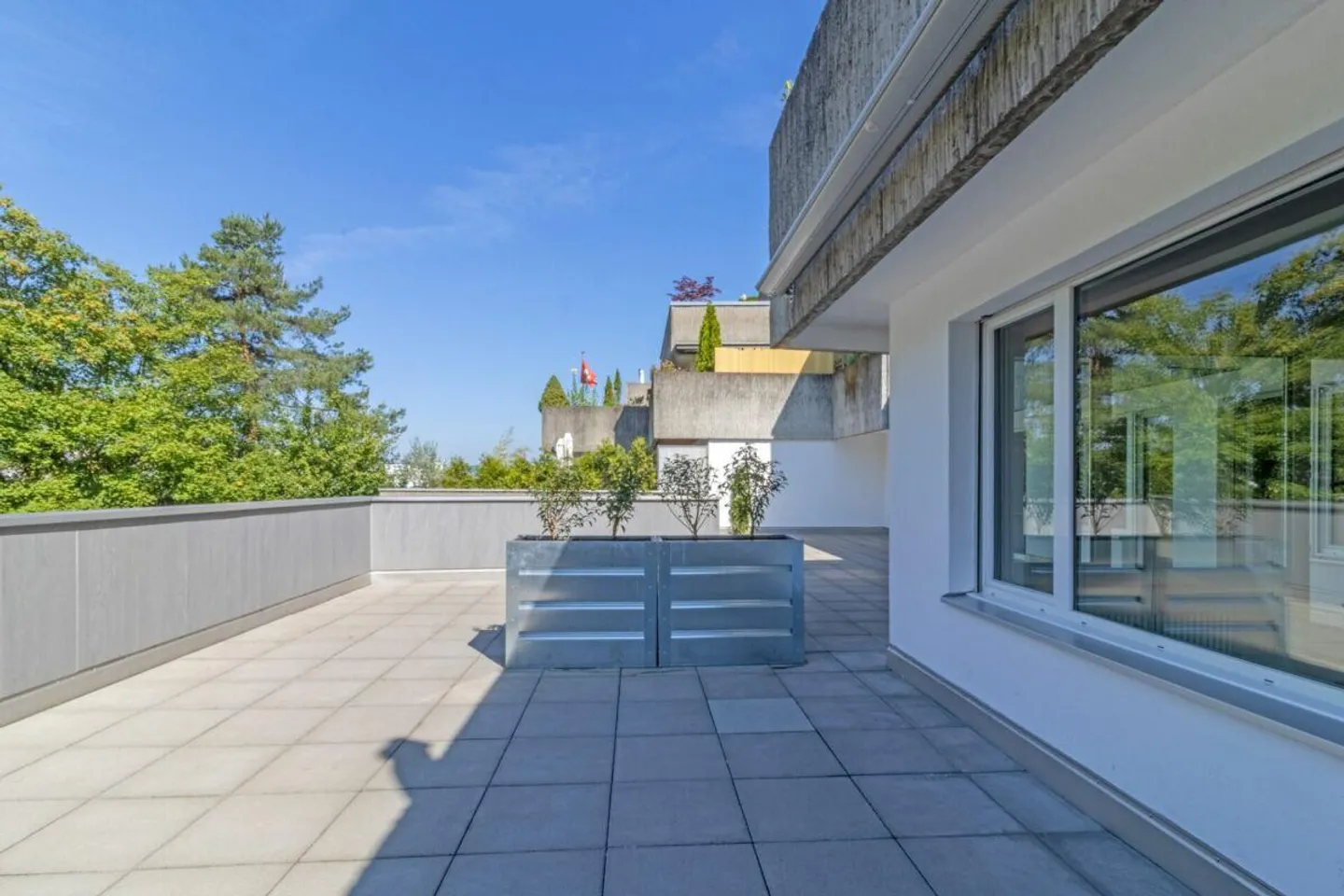 Grosszügige 5.5 Z' Terrassenwohnung mit Garage und Hobbyraum - Foto 13 von 16