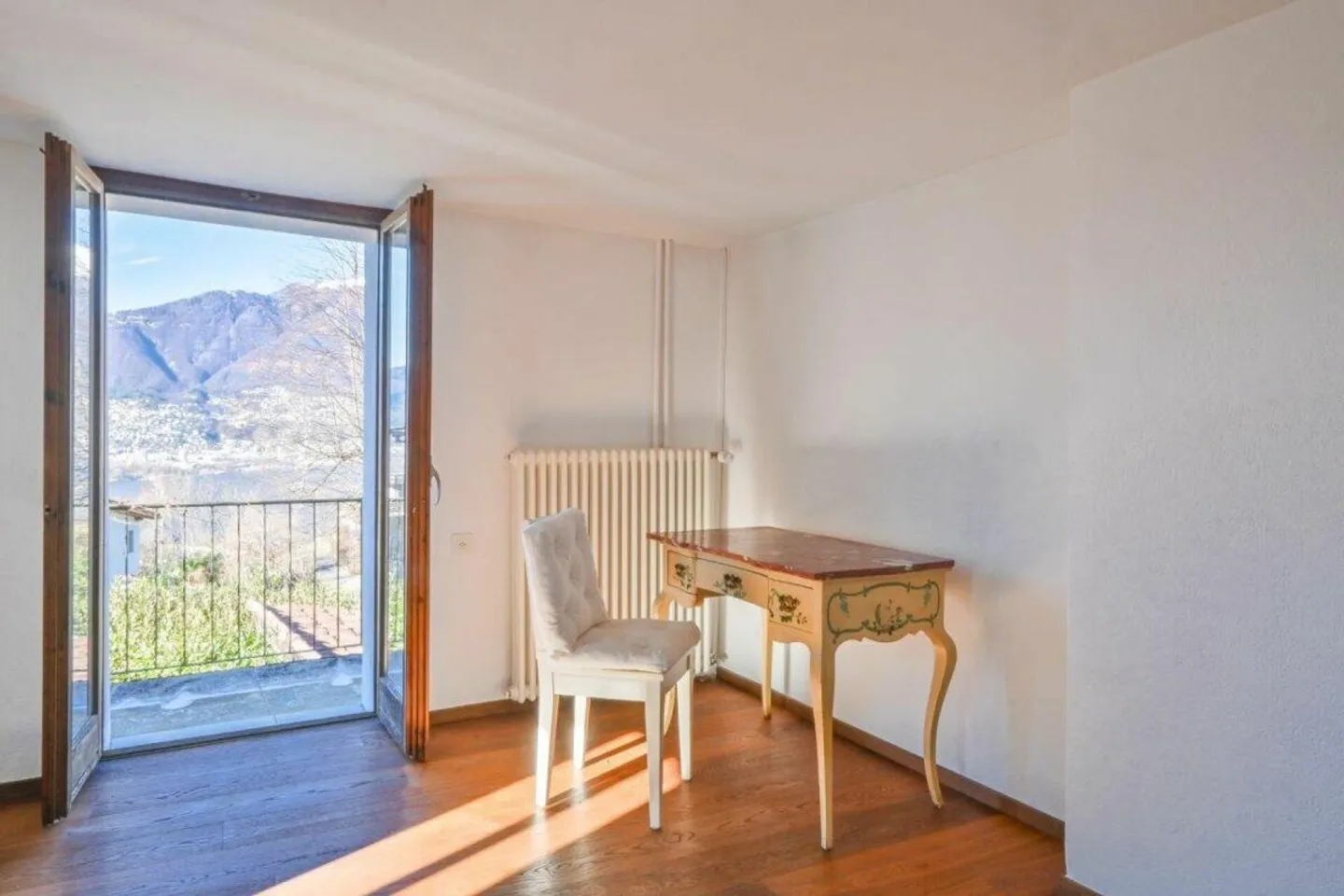 Characteristic Ticinese house with large land - Photo 10 of 14