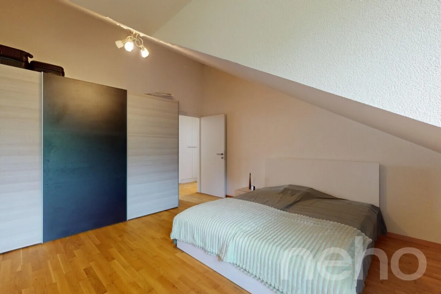 Superb bright penthouse 4.5 rooms with refined comfort - Photo 8 of 12