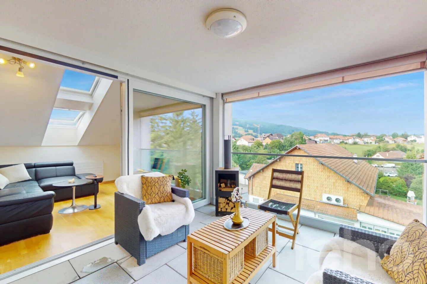 Superb bright penthouse 4.5 rooms with refined comfort - Photo 2 of 12