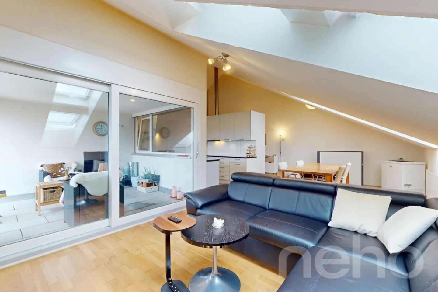 Superb bright penthouse 4.5 rooms with refined comfort - Photo 4 of 12