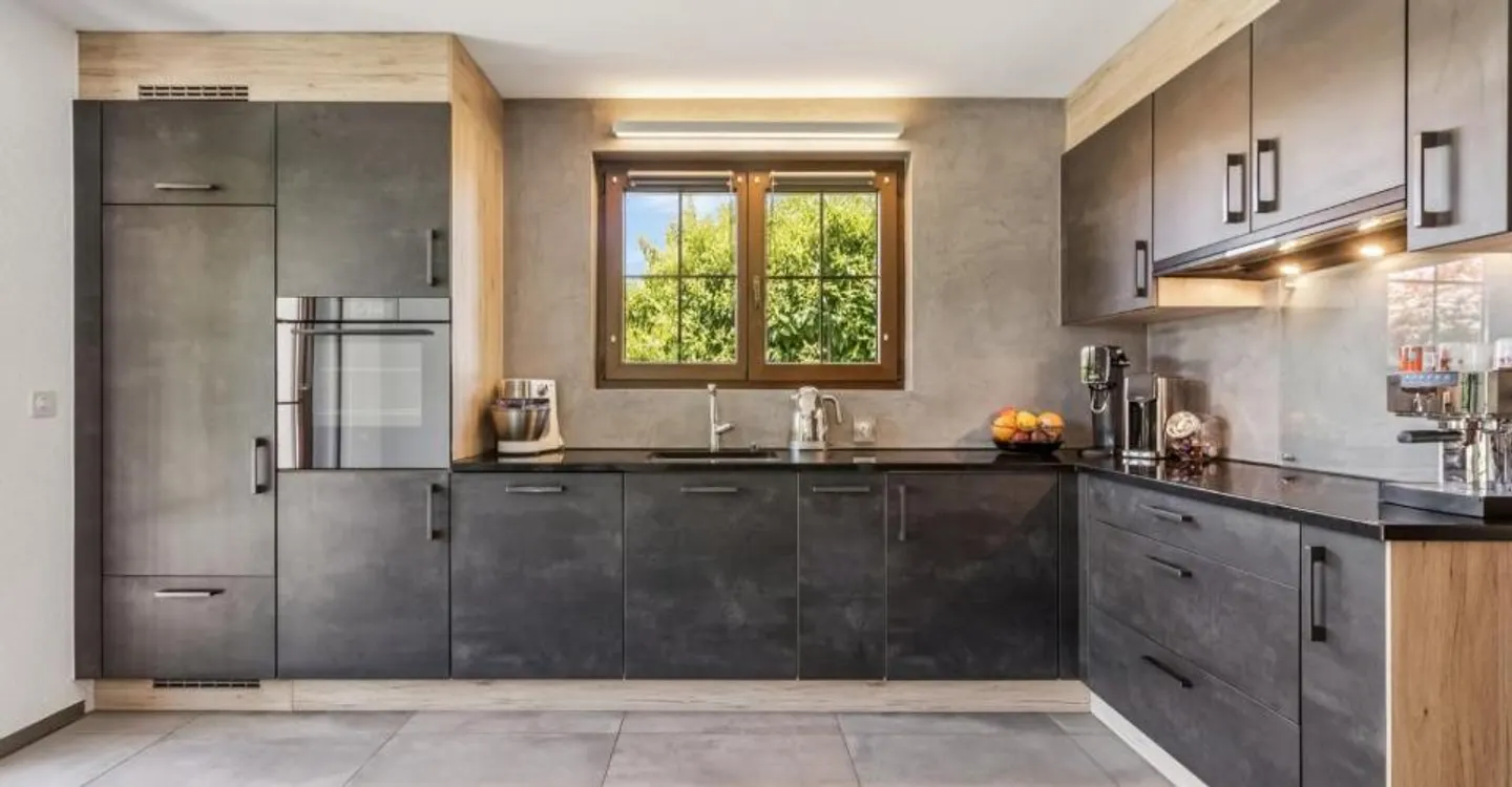 Rare in Payerne: Two independent apartments & a professional space - Photo 4 of 11