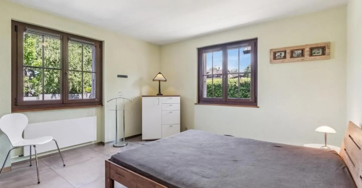 Rare in Payerne: Two independent apartments & a professional space - Photo 5 of 11