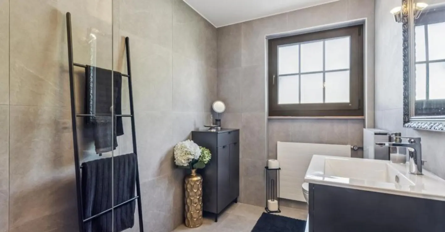 Rare in Payerne: Two independent apartments & a professional space - Photo 6 of 11