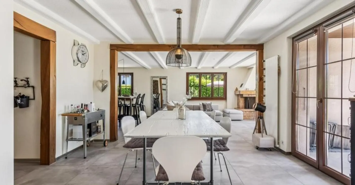Rare in Payerne: Two independent apartments & a professional space - Photo 3 of 11