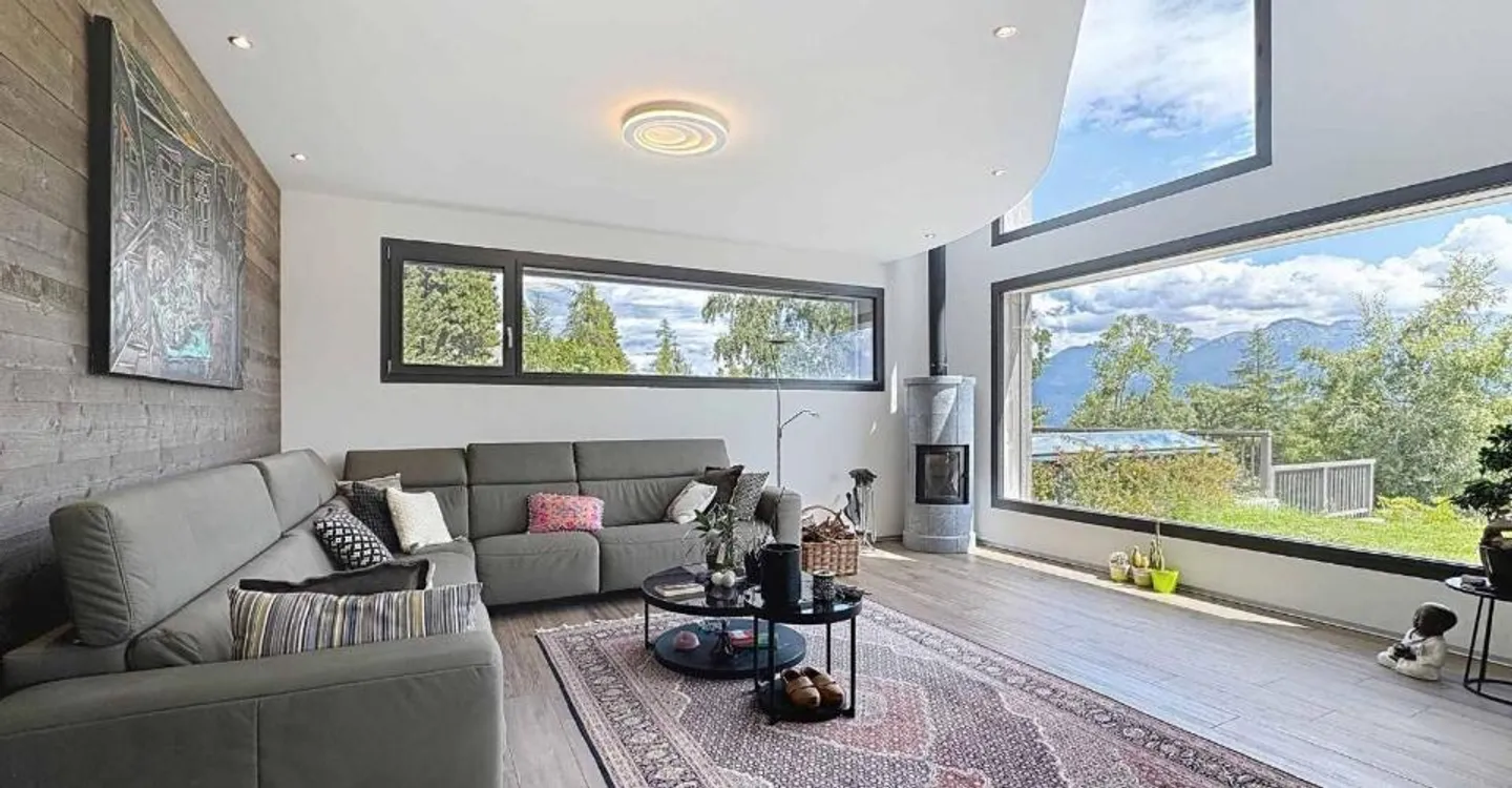 Exceptional chalet on 3 levels with indoor pool/wellness area - Photo 2 of 11