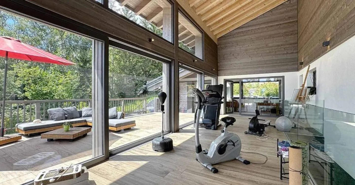 Exceptional chalet on 3 levels with indoor pool/wellness area - Photo 7 of 11