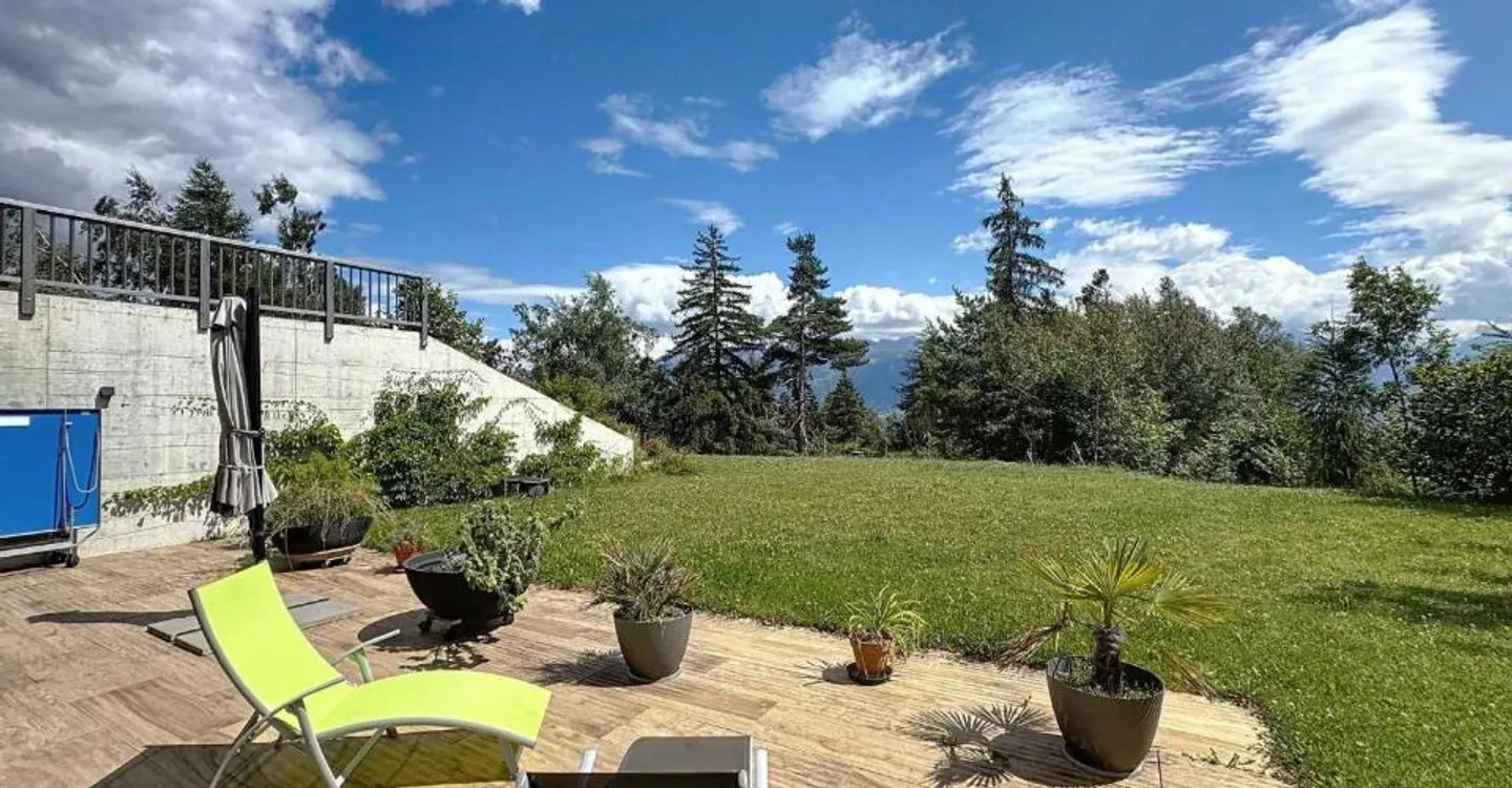 Exceptional chalet on 3 levels with indoor pool/wellness area - Photo 8 of 11