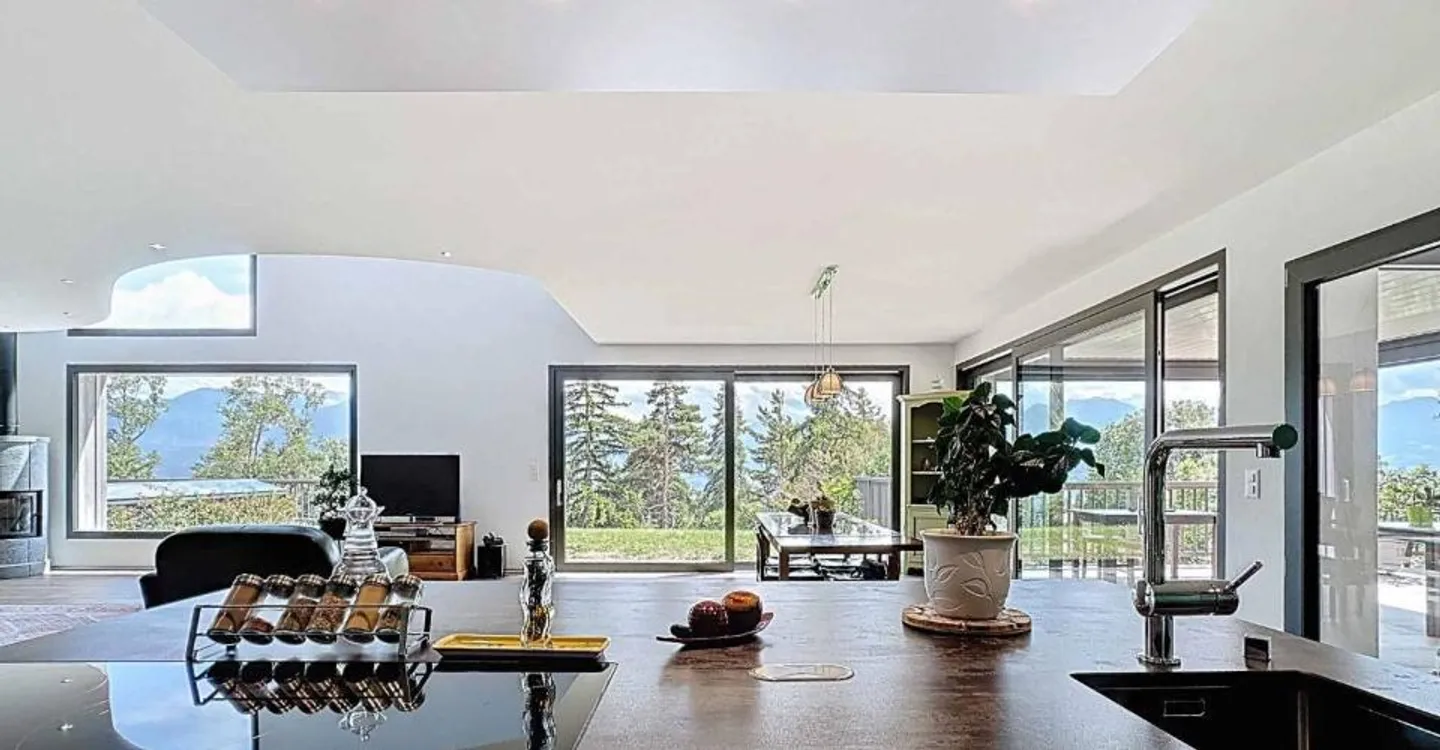 Exceptional chalet on 3 levels with indoor pool/wellness area - Photo 3 of 11