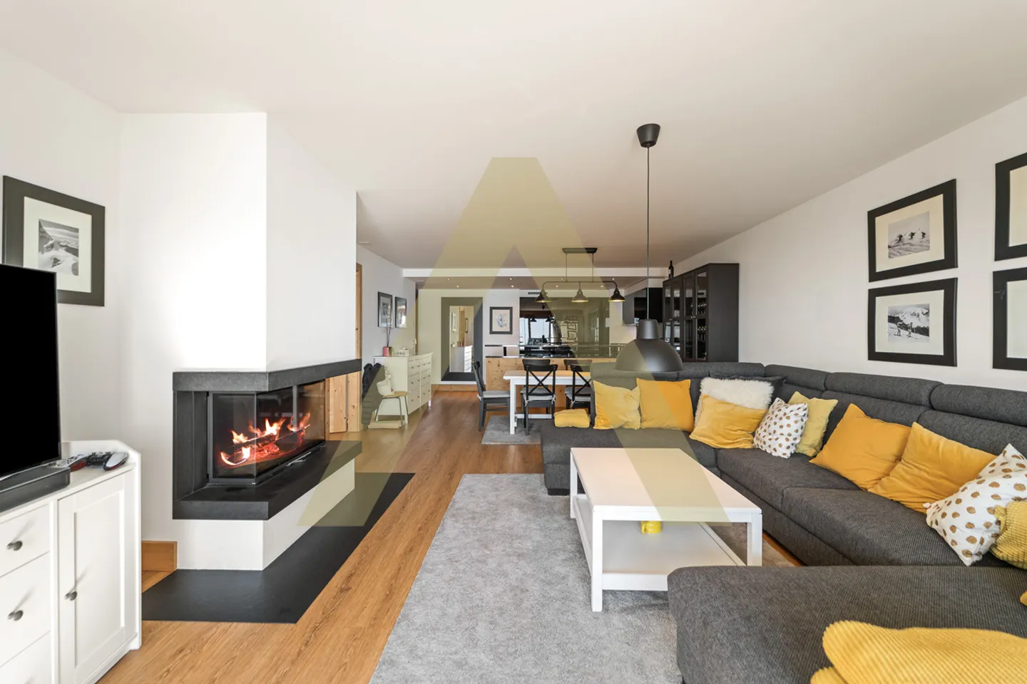 Luxuswohnung mit außergewöhnlichem Blick - Foto 3 von 8