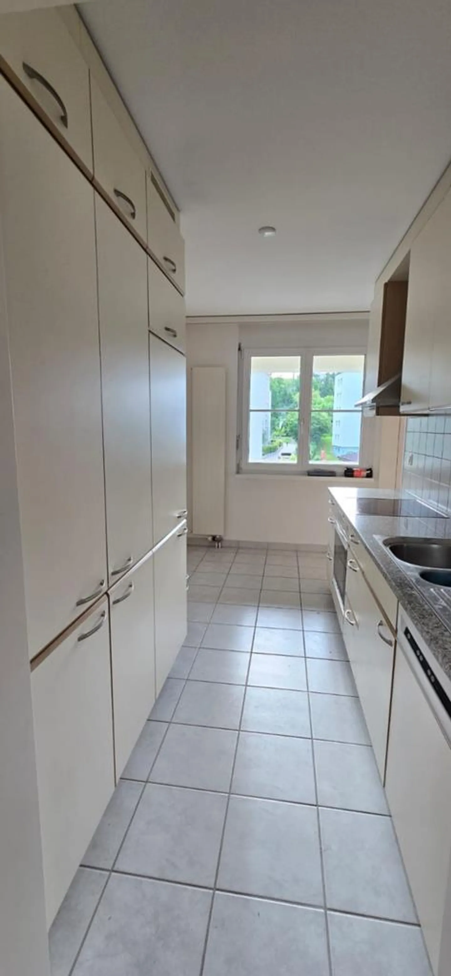Appartement 5 1/2 pièces sur 3 étages cherche locataire ! - Photo 2 sur 11