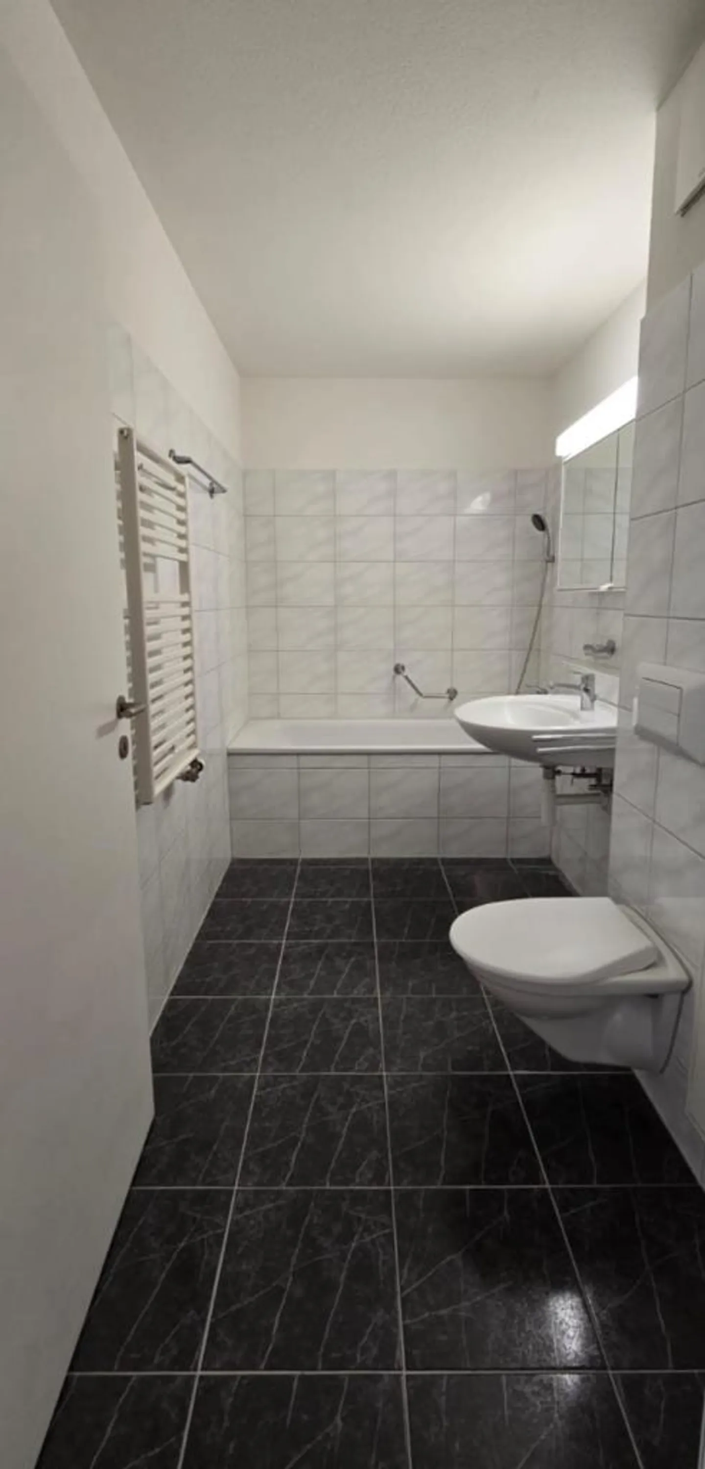 Appartement 5 1/2 pièces sur 3 étages cherche locataire ! - Photo 3 sur 11