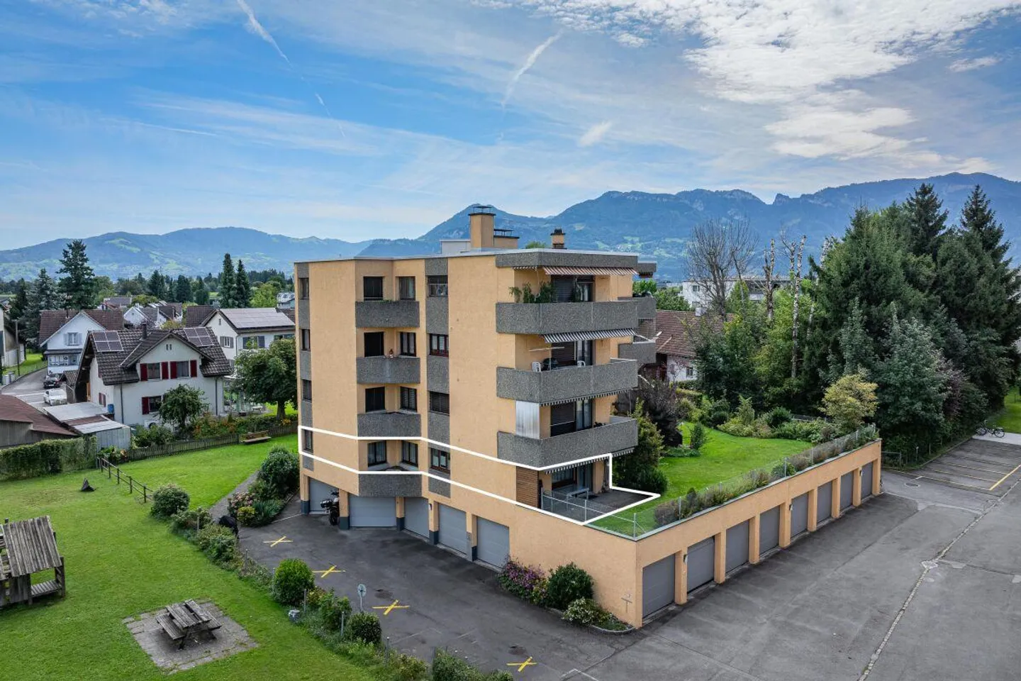 4.5-Room Garden Apartment - Photo 3 of 11