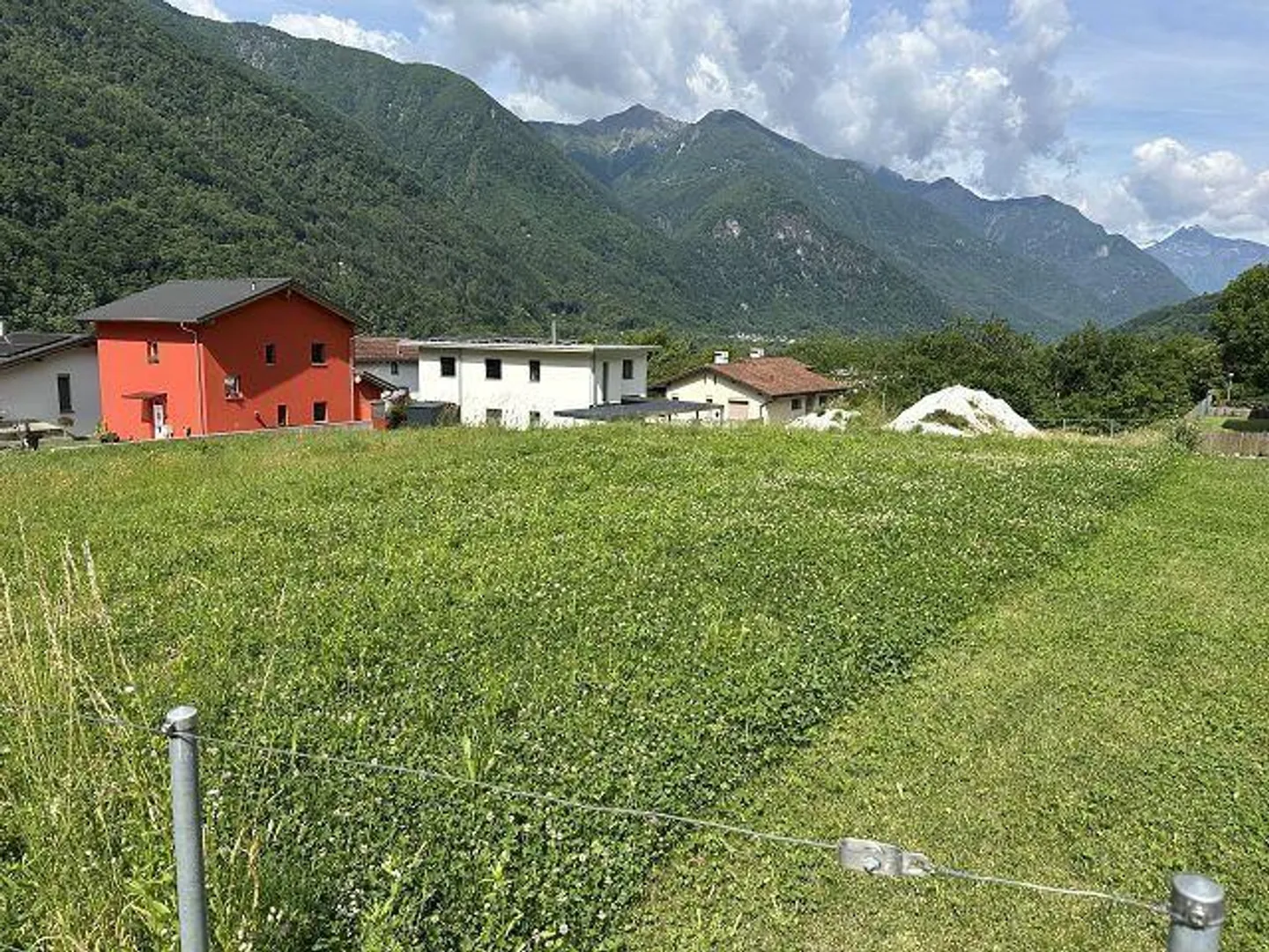 Building plot of 1353 m2 with construction project for 4 villas - Photo 1 of 12