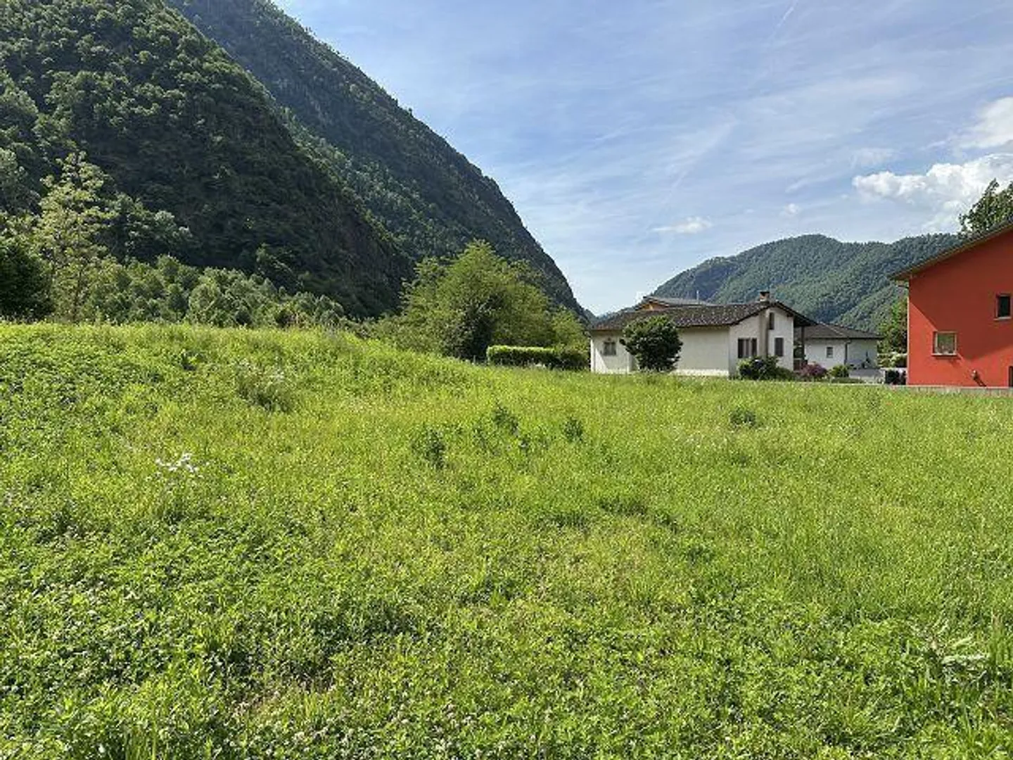 Building plot of 1353 m2 with construction project for 4 villas - Photo 2 of 12