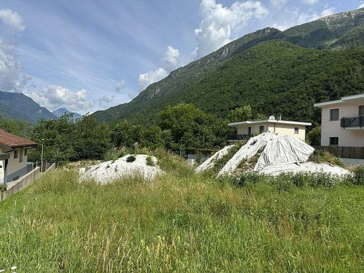 Building plot of 1353 m2 with construction project for 4 villas - Photo 4 of 12